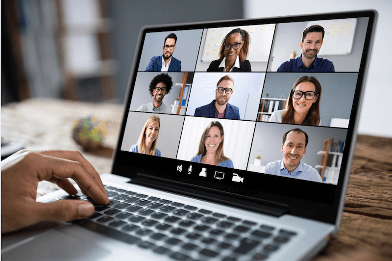 Running Virtual Meetings with Clients: How to Woo Your Potential Customers from Behind a Screen